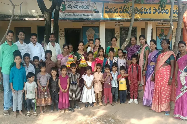 బంజారా తండా బడిలో బతుకమ్మ వేడుకలు