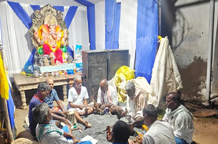 గణపతి మండపం వద్ద భజన కార్యక్రమాలు