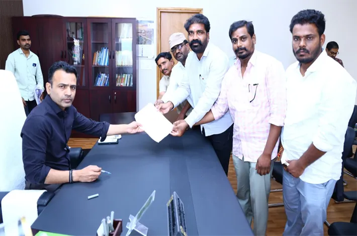 జర్నలిస్టులకు ఇంటి స్థలాలు కేటాయించాలి