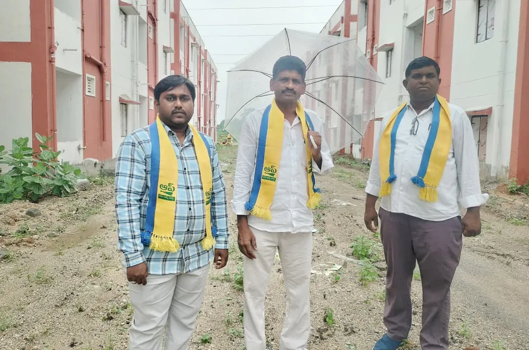 డబుల్ బెడ్ ఇండ్లను లబ్ధిదారులకు అందించాలి