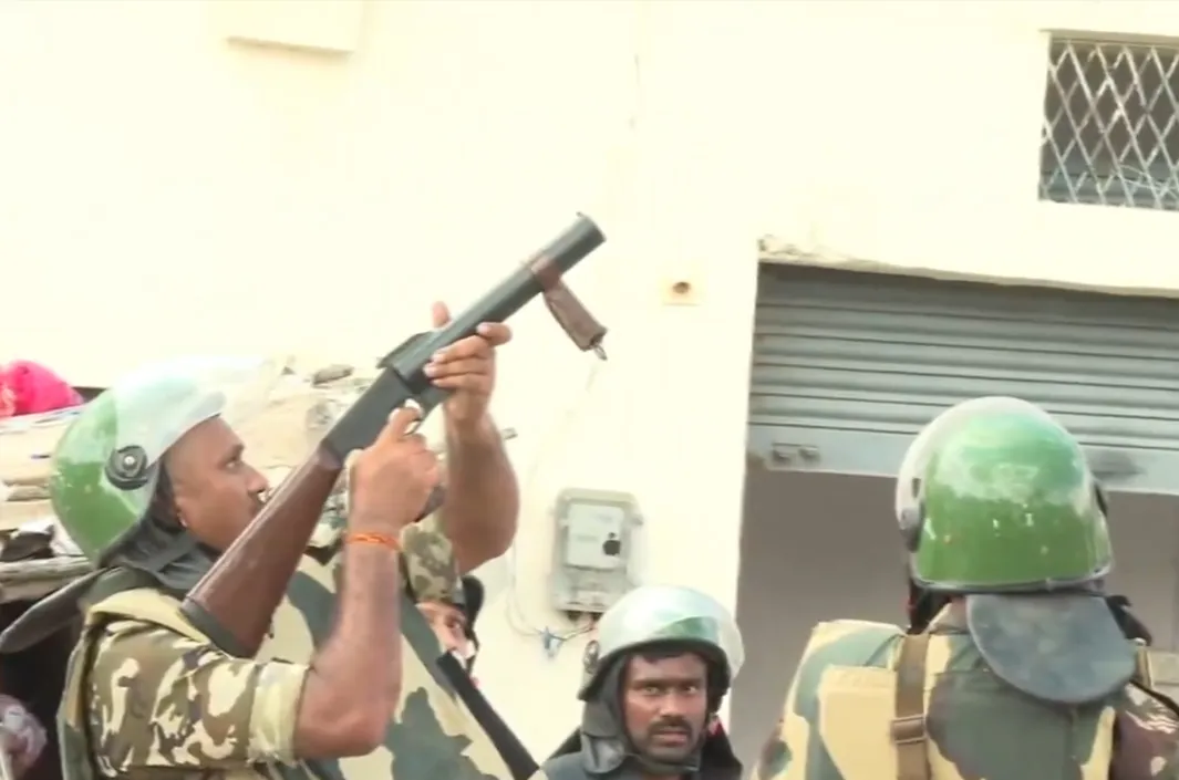 పులివెందులలో కాల్పుల కలకలం
