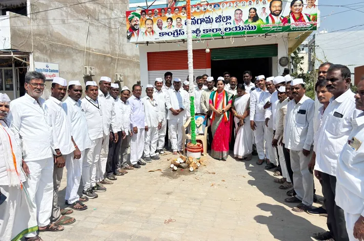జనగామలో జాతీయ జెండా ఆవిష్కరణ