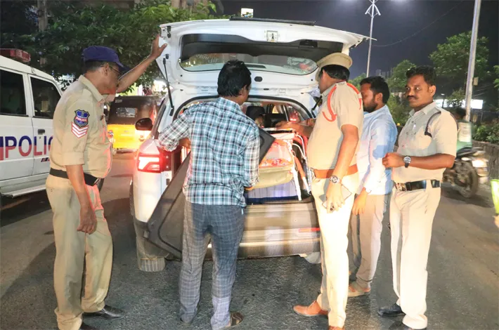కొత్తగూడెం సబ్ డివిజన్ పరిధిలో ఏకకాలంలో నాకాబందీ తనిఖీలు
