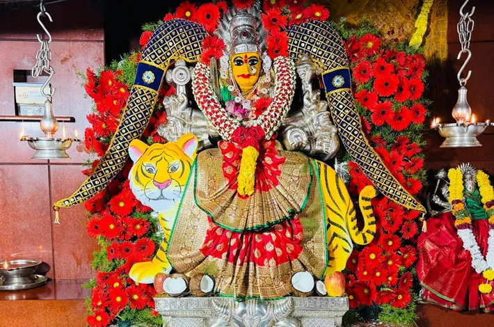 ఏడుపాయల్లో దుర్గాదేవిగా వనదుర్గమ్మ