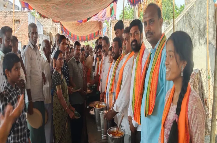వినాయక మండపం వద్ద మహా అన్నదాన కార్యక్రమం