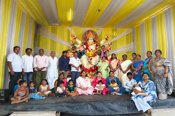 సరస్వతి దేవి రూపం లో దర్శనం ఇచ్చిన దుర్గాభవాని అమ్మ వారు