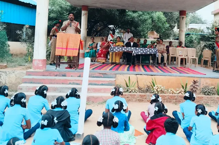 విద్యార్థినులకు పోక్సో చట్టంపై అవగాహన
