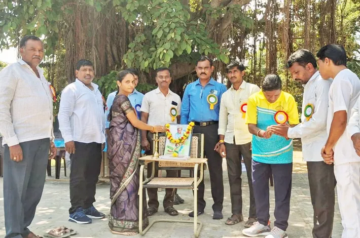 క్రీడల్లో రాణిస్తే ఉజ్వల భవిష్యత్తు