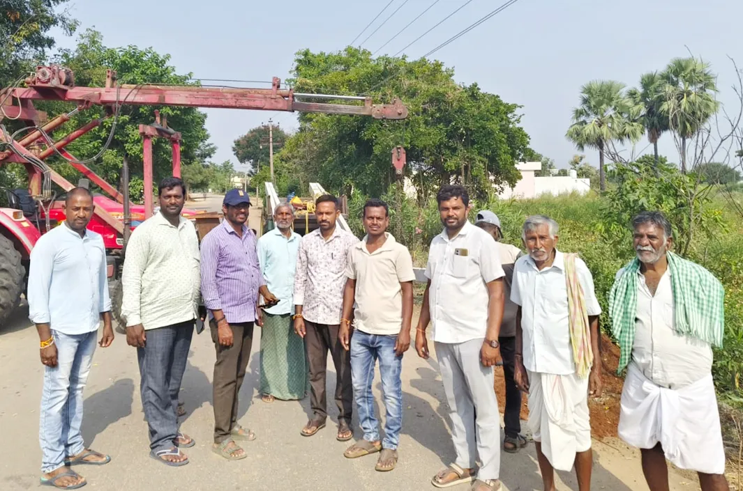ప్రమాదకర విద్యుత్ తీగల సమస్య పరిష్కారానికి సర్పంచ్ చొరవ