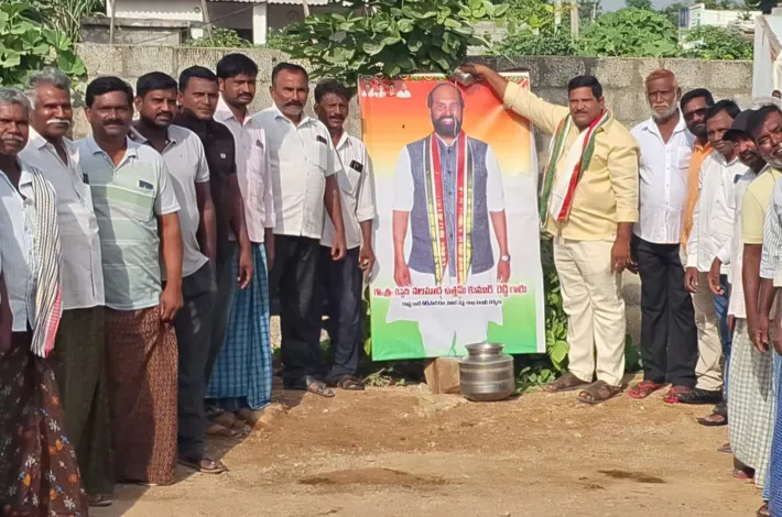 మంత్రి ఉత్తమ్ చిత్రపటానికి పాలాభిషేకం 
