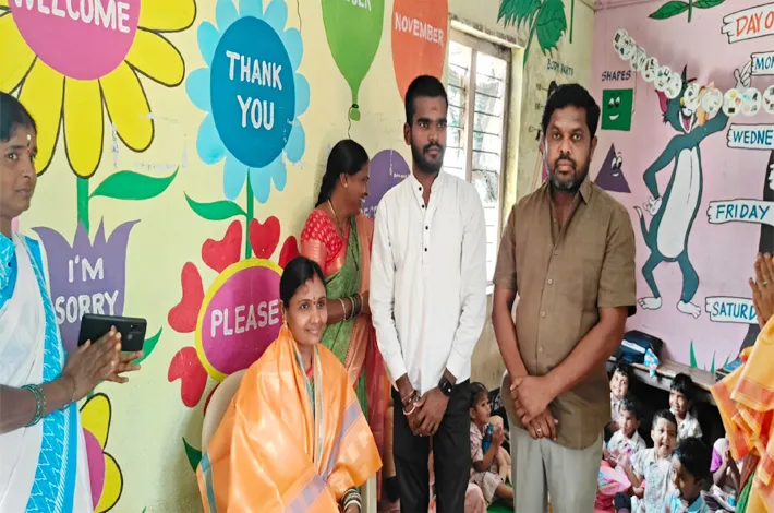 అంగన్‌వాడీ టీచర్లు, ఆయమ్మల సేవలు అభినందనీయం