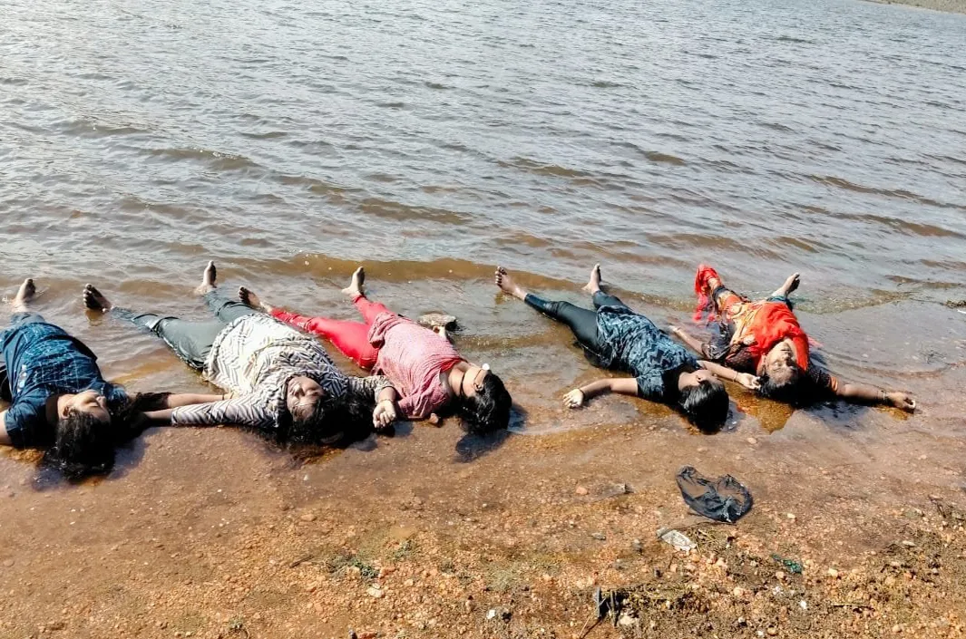 శ్రీసత్యసాయి జిల్లాలో విషాదం.. ఐదుగురు మహిళలు మృతి!