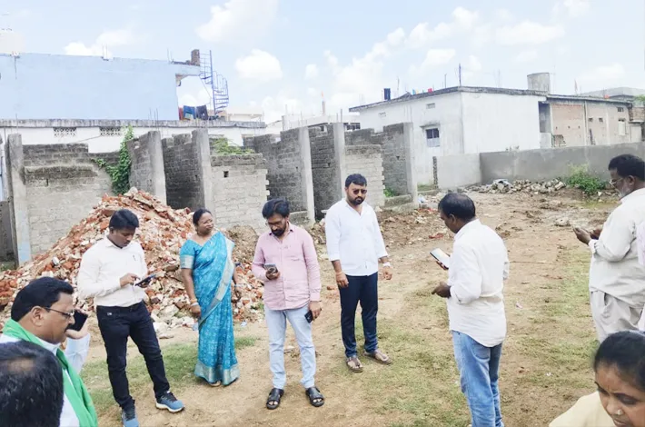 బాలికల మరుగుదొడ్ల నిర్మాణాన్ని సత్వరంగా పూర్తి చేయండి: పి.ఆర్.డి.ఈ