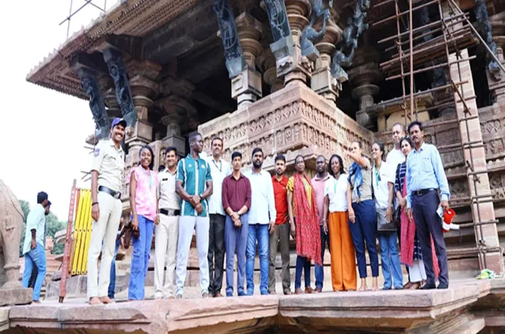రామప్ప శిల్పవైభవానికి విదేశీ ప్రతినిధుల ప్రశంసలు