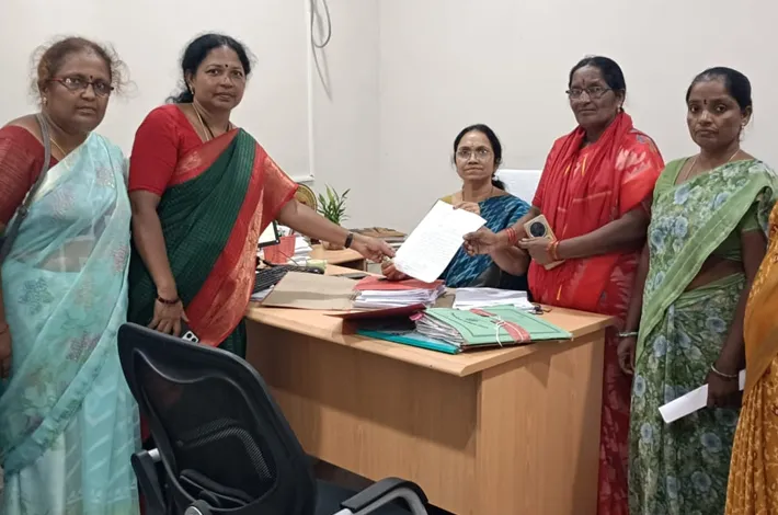 అర్హులైన ఓటర్లను జాబితా నుంచి తొలగించడాన్ని ఖండించాలి..