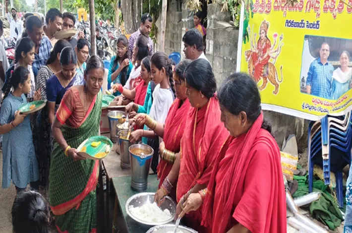 కూసుమంచి లో ఘనంగా మహా అన్నదానం