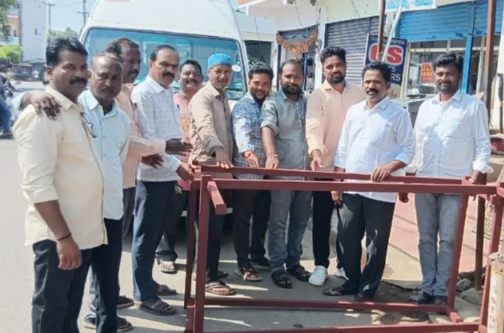 పడక మంచాలు.. వితరణ