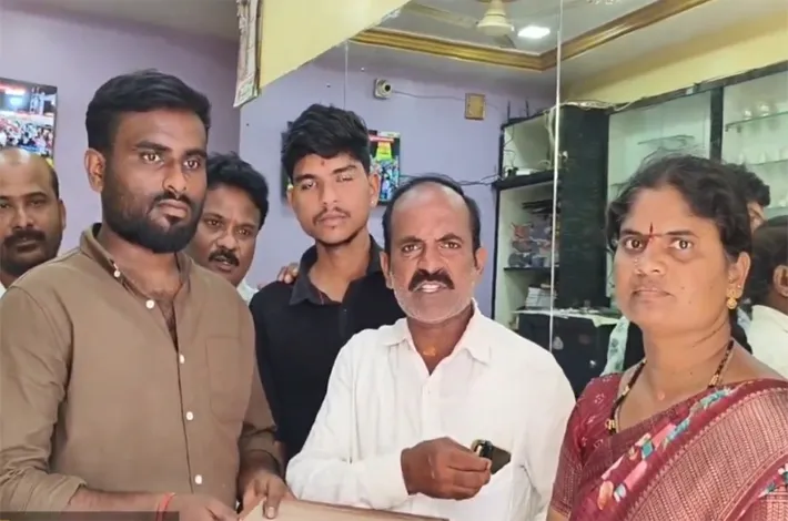 నారాయణఖేడ్ లో నిజాయతీ చాటుకున్న యువకుడు