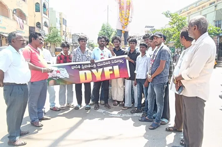 భగత్‌సింగ్‌ ఆశయాలను యువత ముందుకు తీసుకెళ్లాలి