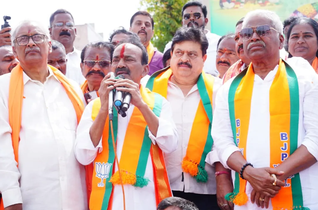 చెత్త సమస్యకు చెక్ పెట్టండి: ఈటల