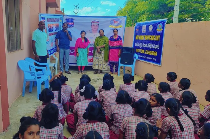 బాలికల భద్రతపై సురక్ష పోలీస్ ఆధ్వర్యంలో అవగాహన సదస్సు