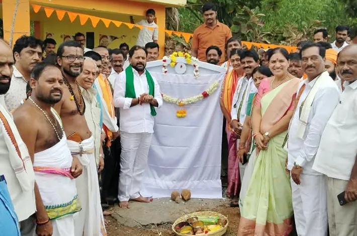 ఆలయ స్వాగత తోరణం నిర్మాణానికి శ్రీకారం