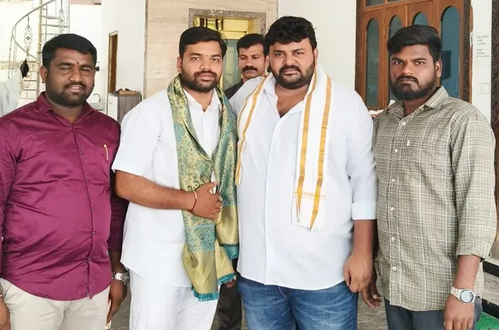 యువజన కాంగ్రెస్ అధ్యక్షుడిని కలిసిన పవన్ కుమార్