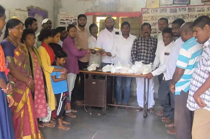 వికలాంగులకు అన్నదానం 