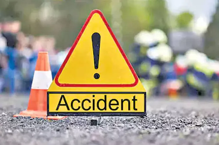 లారీ ఢీకొని వృద్ధురాలు మృతి