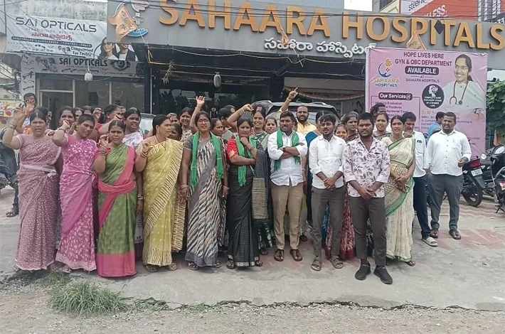 డాక్టర్‌పై అట్రాసిటీ కేసు నమోదు చేయాలి 