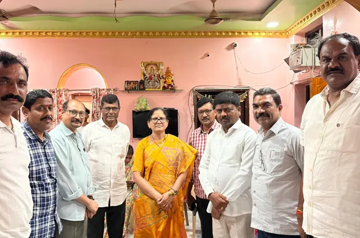 సరస్వతినగర్లో వినాయక మండపాల వద్ద  ఆధ్యాత్మిక శోభ, నిత్యాన్నదానం,ప్రముఖులతో ప్రత్యేకపూజలు  