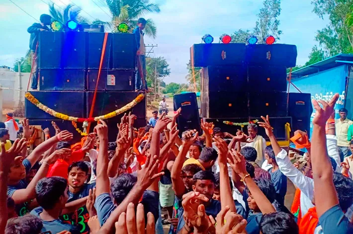 గణేష్ నిమజ్జనంలో డీజే మోతతో దడదడ!