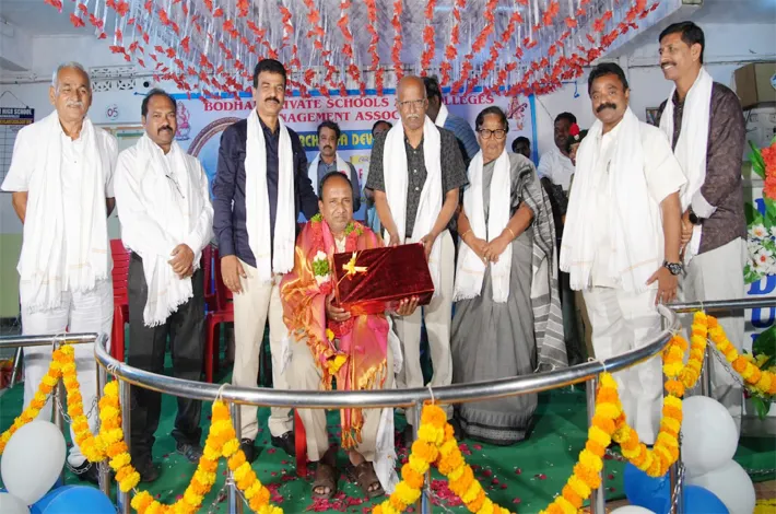 ఉపాధ్యాయుల సేవలు చిరస్మరణీయం