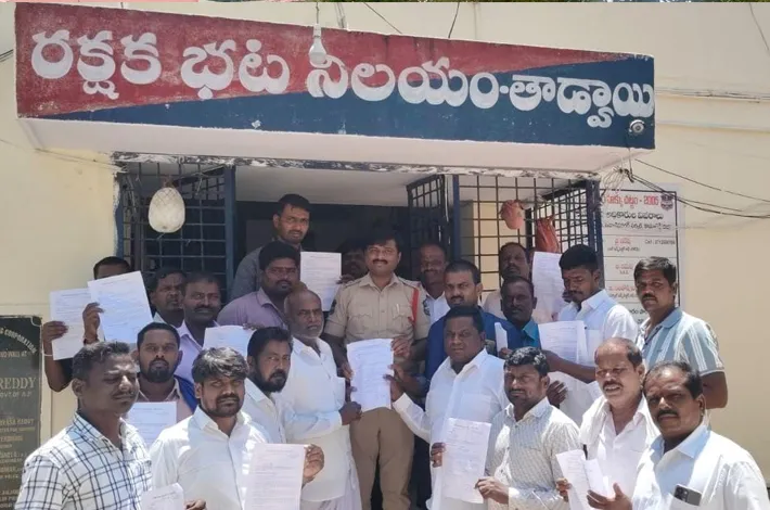 హమారా ప్రసాద్ పై క్రిమినల్ కేసులు నమోదు చేయాలి..
