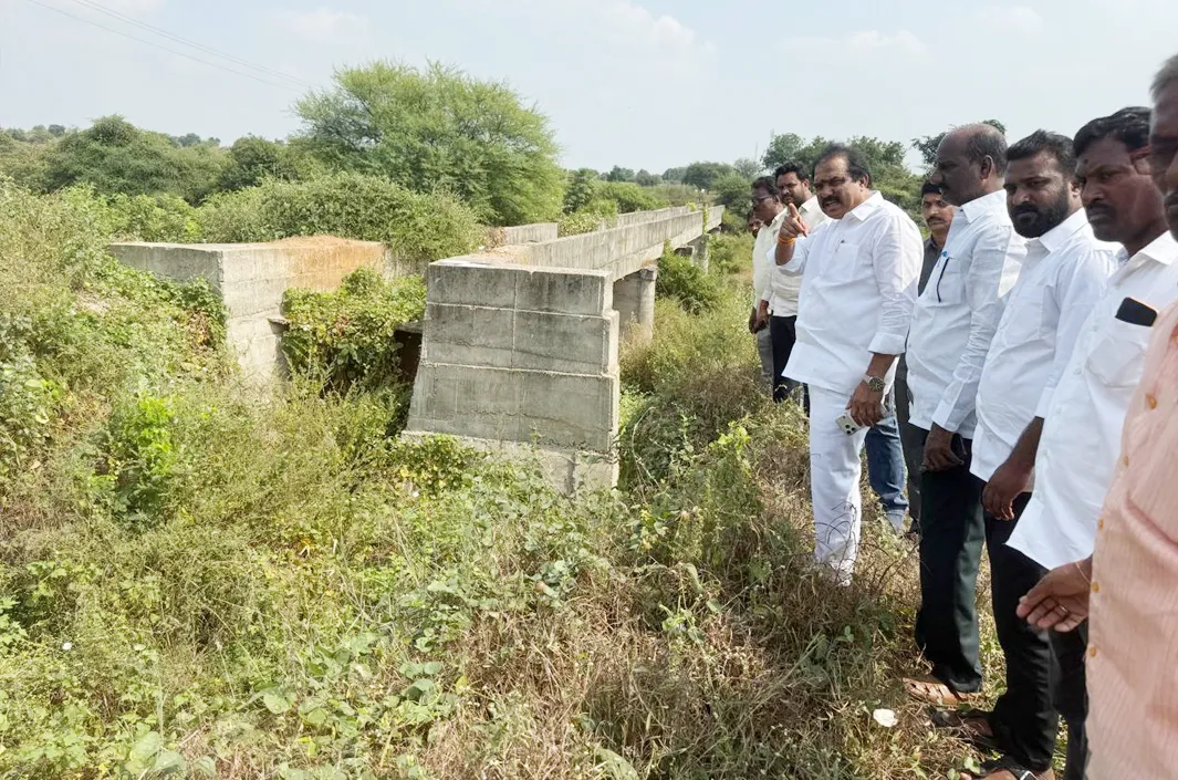 కొరాట-చనాకా బ్యారేజ్ పై విజిలెన్స్ విచారణ జరిపించాలి