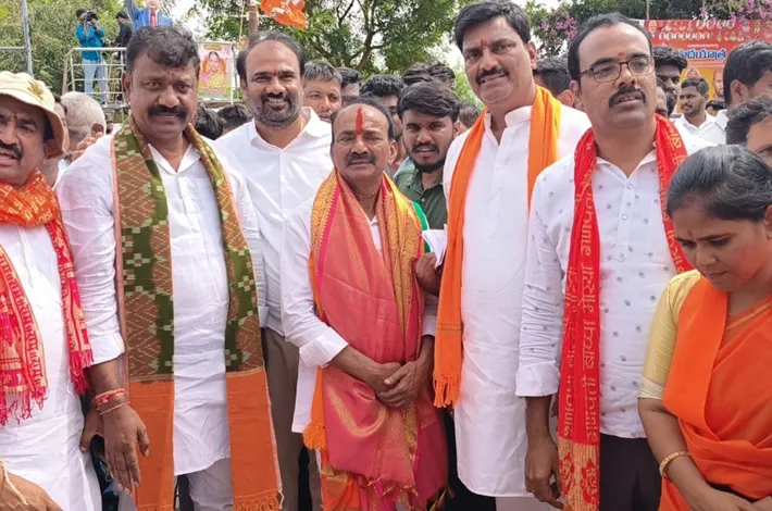 ఎంపీ ఈటల పాదయాత్రలో