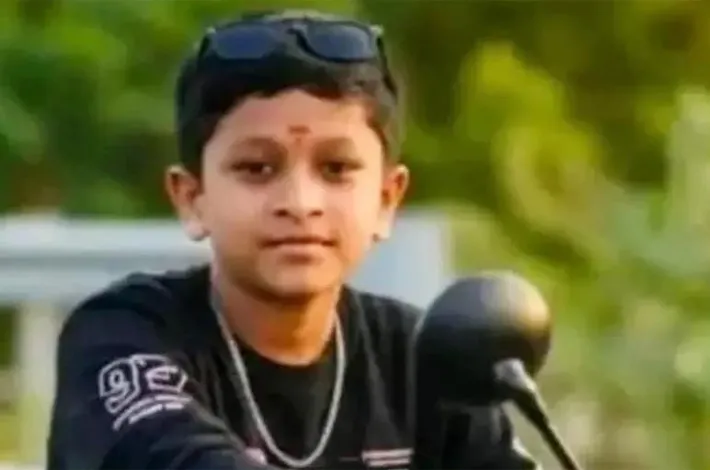 కోతుల దాడి భయంతో ఆగిన బాలుడి గుండె