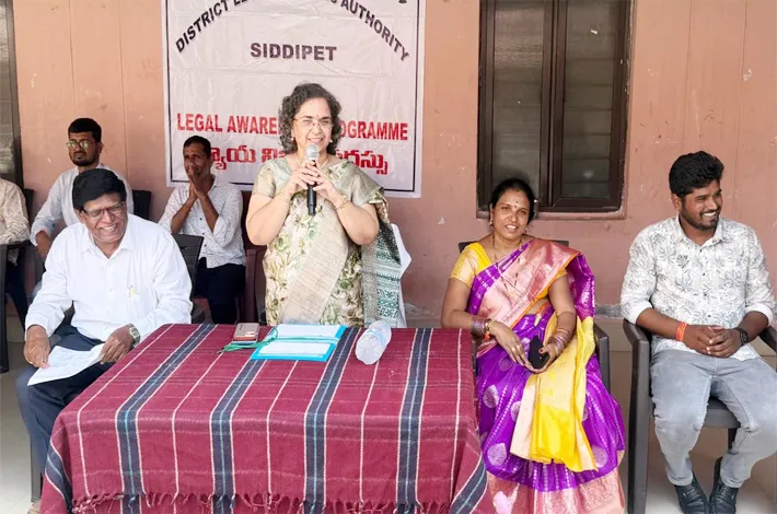 విద్యార్థుల జీవితంలో ఉపాధ్యాయులు కీలకం
