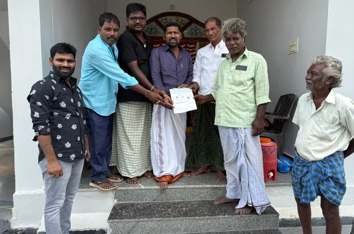సీఎంఆర్ఎఫ్ చెక్కు అందజేసిన మాజీ ఎంపిటిసి పాండు