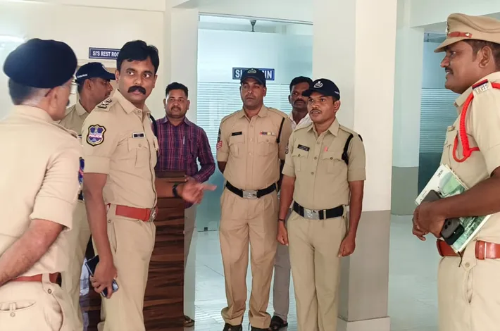 పోలీస్ స్టేషన్లలో ఎస్పీ రోహిత్ రాజ్ ఆకస్మిక తనిఖీలు