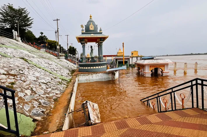 గోదావరి-కృష్ణా బేసిన్లకు జల కళ