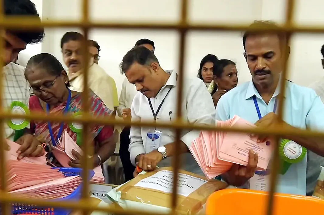 బైపోల్స్‌లో టీవీకే, బీజేపీ ఆధిక్యం