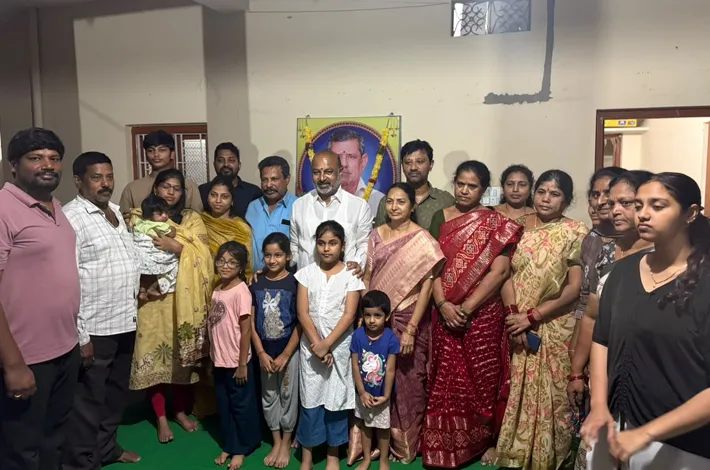 న్యాయవాది కుటుంబ సభ్యులను పరామర్శించిన కేంద్ర హోంశాఖ సహాయ మంత్రి