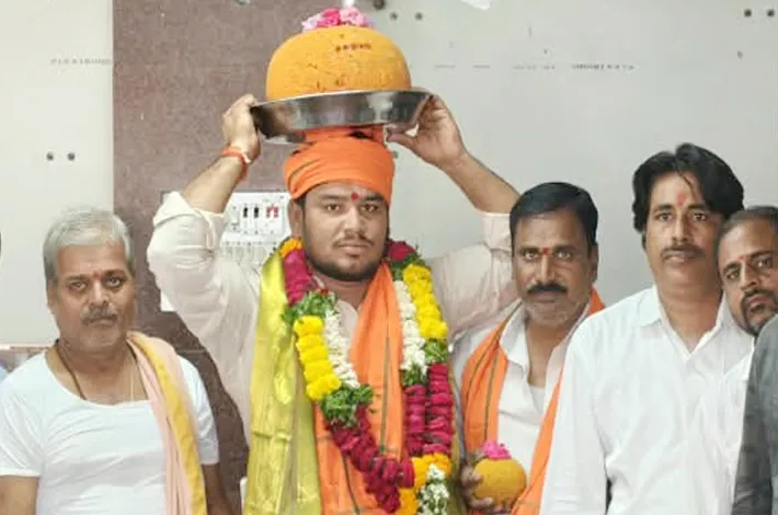 వినాయకుడి లడ్డూ వేలంలో రికార్డు