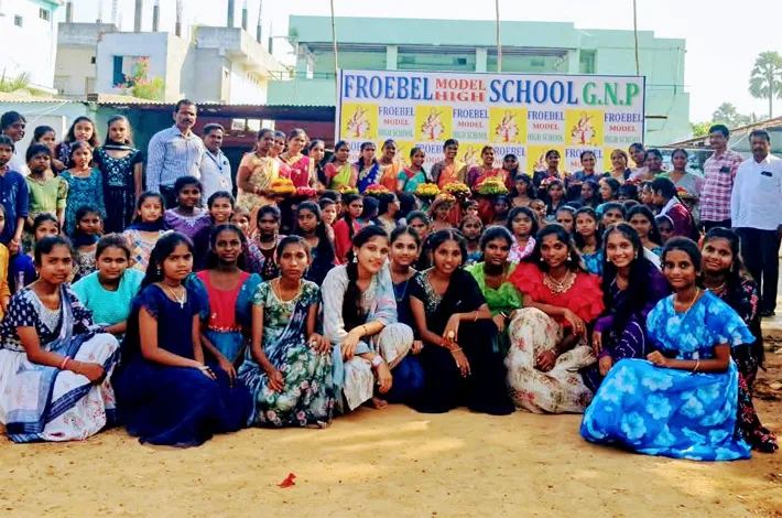 ఫ్రోబెల్ పాఠశాలలో ఘనంగా ముందస్తు బతుకమ్మ వేడుకలు