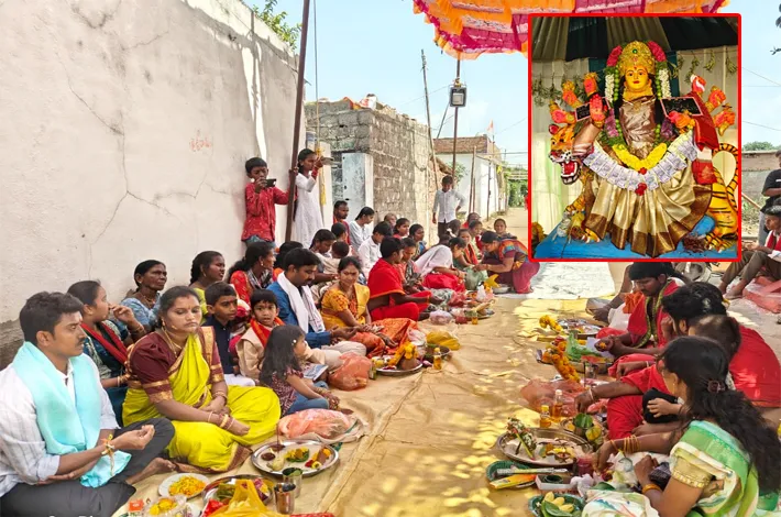 శివాజీ నగర్ లో భక్తిశ్రద్ధలతో సామూహిక కుంకుమార్చనలు