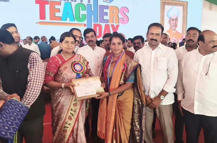 రాష్ట్ర ఉత్తమ ఉపాధ్యాయ పురస్కారం అందుకున్న అడ్లూరి లావణ్య