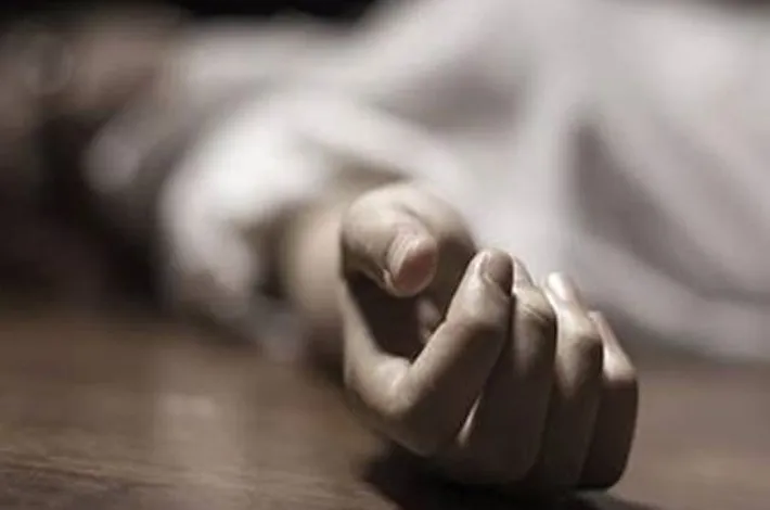 డ్రైనేజీలో గుర్తుతెలియని మృతదేహం 