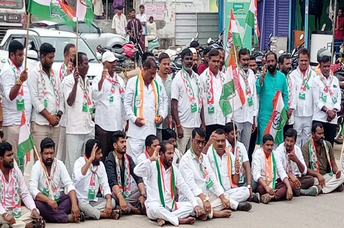 తాతా మధు వ్యాఖ్యలకు నిరసనగా కాంగ్రెస్ ధర్నా