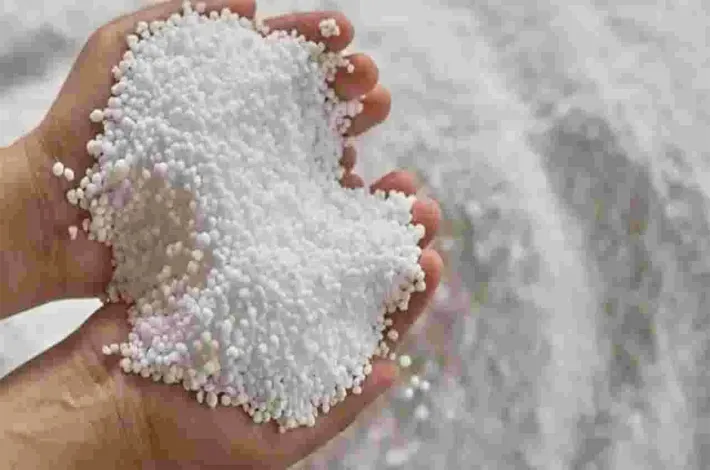 అధిక ధరలకు యూరియా అమ్మకం